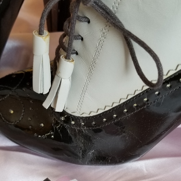 rsvp cream and patent brown leather oxfords 4" with tasseled laces. 8M - Picture 7 of 8